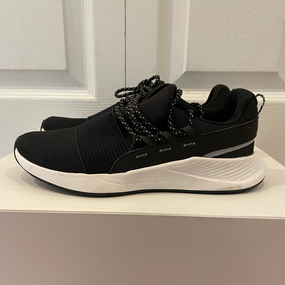 Lightly worn UA Charged Breathe LACE Sport-style Shoes
